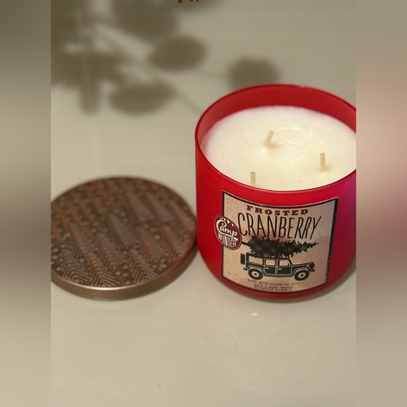 Bath & Body Works Red Frosted Cranberry Candle - Picture 2 of 3